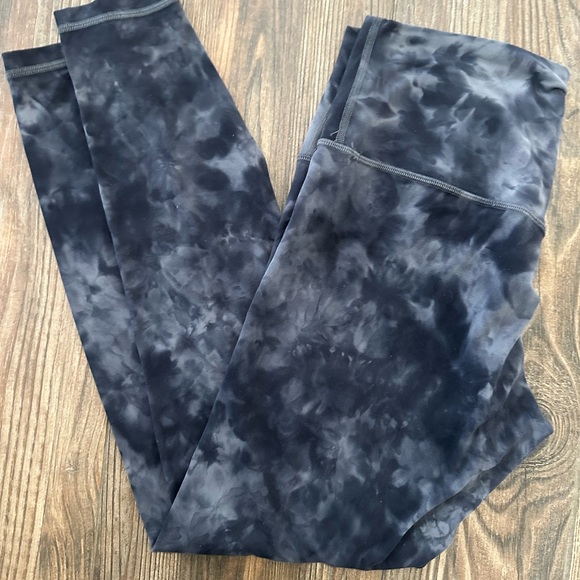 lululemon  28” Tie-Dye High-Rise Leggings Align Pant Diamond Pitch Graphite - Picture 3 of 14